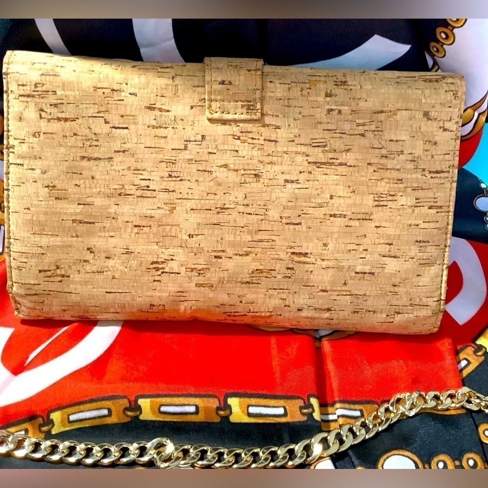 JCREW CORK CLUTCH WITH INSIDE KISS LOCK COIN COMPARTMENT - Picture 3 of 9